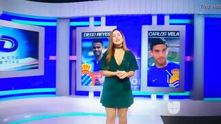 Ana Caty Hernández Goribuena En Minivestido Verde Piernona - YouTube (720p)