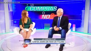 Ana Caty Hernández Goribuena En Minivestido Verde Piernona - YouTube (720p)