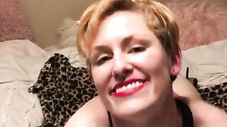 Nicole shakes her ass with foxtail buttplug