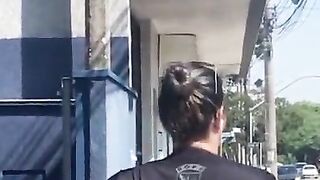 Rabuda de legging  indo pra academia