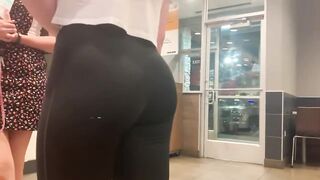 Candid Teen Ass in Nike Leggins