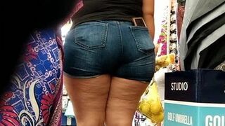 Mexican MILF thick ass and thighs in jeans VPL.