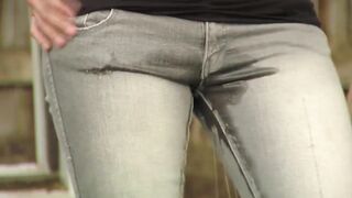 Haydee Pees in Her Jeans