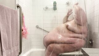 USSBBW in the shower