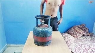 Filling LPG Cylinder with Handsfree Load - CumBlush