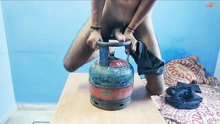 Filling LPG Cylinder with Handsfree Load - CumBlush