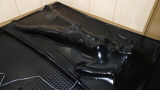 【latex】着ぐるみバキュームベッド拘束【個人撮影】