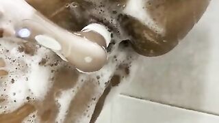 Jasmine in the shower with are Satisfyer Pro 2