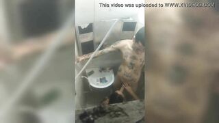 I filmed the new girl in the bath, with her mouth on the tattooed's cock... She Baez and Dluquinhaa