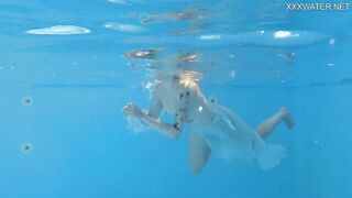 Finnish blonde tattooed pornstar Mimi underwater