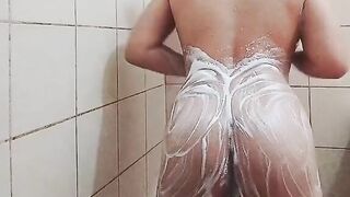 MILF Creampie, Pinay nalibogan habang nag shoshower.