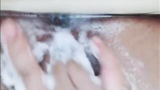 MILF Creampie, Pinay nalibogan habang nag shoshower.