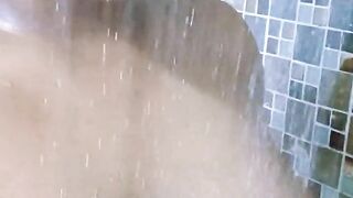 SHOW IN THE SHOWER WITH A DELICIOUS END CUM IN SQUIRT