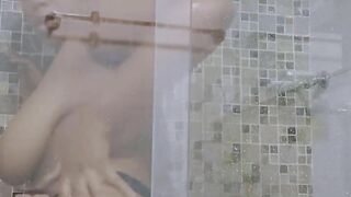 SHOW IN THE SHOWER WITH A DELICIOUS END CUM IN SQUIRT