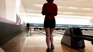 New Year mini-skirt bowling! T-backs are also being gawked at and gummy inside!　/asian/hentai/milf