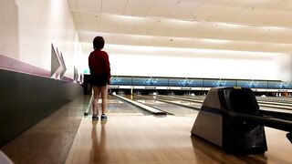 New Year mini-skirt bowling! T-backs are also being gawked at and gummy inside!　/asian/hentai/milf