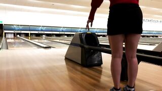 New Year mini-skirt bowling! T-backs are also being gawked at and gummy inside!　/asian/hentai/milf