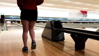 New Year mini-skirt bowling! T-backs are also being gawked at and gummy inside!　/asian/hentai/milf