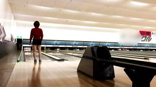 New Year mini-skirt bowling! T-backs are also being gawked at and gummy inside!　/asian/hentai/milf