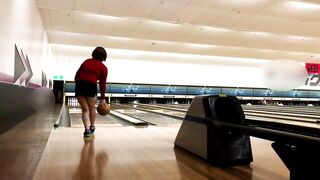 New Year mini-skirt bowling! T-backs are also being gawked at and gummy inside!　/asian/hentai/milf