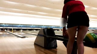 New Year mini-skirt bowling! T-backs are also being gawked at and gummy inside!　/asian/hentai/milf