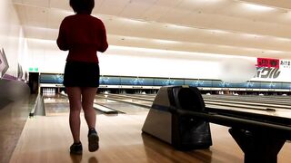 New Year mini-skirt bowling! T-backs are also being gawked at and gummy inside!　/asian/hentai/milf