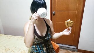 Sexy Girl Drinks Pee In A Cup While Eating A Cookie