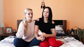 Ersties - Julia P und Victoria P - Mädchen lecken besser!