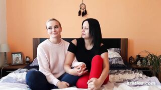 Ersties - Julia P und Victoria P - Mädchen lecken besser!