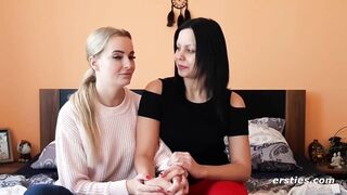 Ersties - Julia P und Victoria P - Mädchen lecken besser!