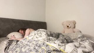 The student engaged in hot masturbation after waking up!