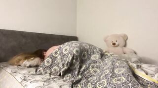 The student engaged in hot masturbation after waking up!