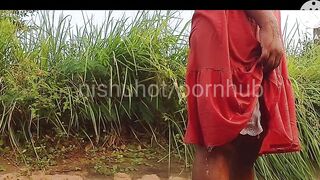 Sri lankan village girl bathing කැලේ ඇලට ඇගහොදන්න ගිය එහා ගෙදර අක්කා