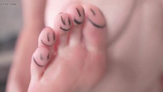 Extreme Toes Close-up in HD Ultra