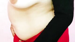 Desi bhabhi sexy in red saree