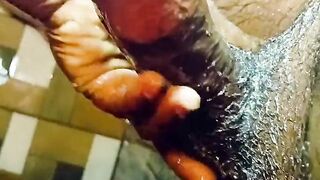 pissing and washing black pussy pissing and washing black pussy