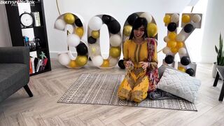 Aaliyah Yasin Gets Horny Whilst Waiting for Her Guests