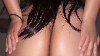 18 year old wet pussy twerks on dildo